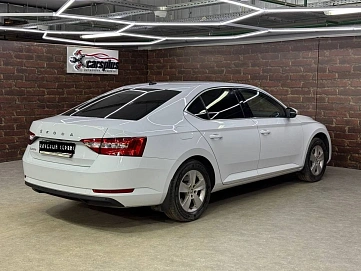 Skoda Superb, 2022г, передний привод, робот