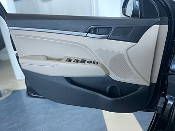 Hyundai Elantra, 2018г, передний привод, автомат