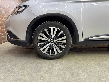 Mitsubishi Outlander, 2019г, передний привод, вариатор