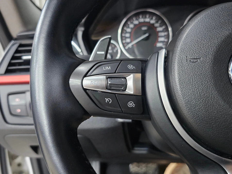 BMW 3 серии, 2012г., задний привод, автомат