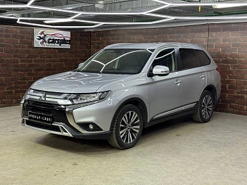 Mitsubishi Outlander, 2019г, передний привод, вариатор