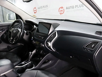 Hyundai Tucson, 2011г, передний привод, автомат