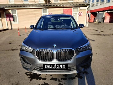 BMW X1, 2021г, передний привод, робот