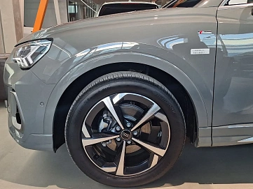 Audi Q3, 2025г, передний привод, робот
