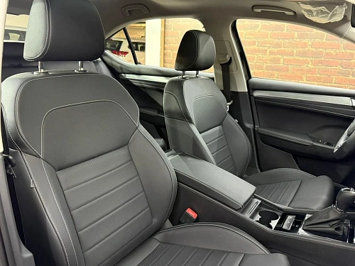 Skoda Superb, 2025г, передний привод, робот