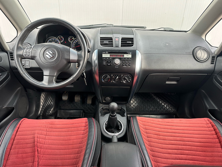 Suzuki SX4, 2010г., передний привод, механика