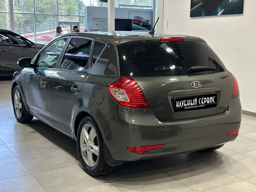 Kia Ceed, 2010г., передний привод, автомат