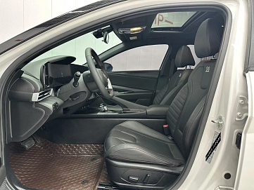 Hyundai Elantra, 2022г, передний привод, вариатор