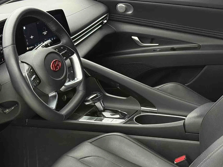 Hyundai Elantra, 2022г., передний привод, вариатор