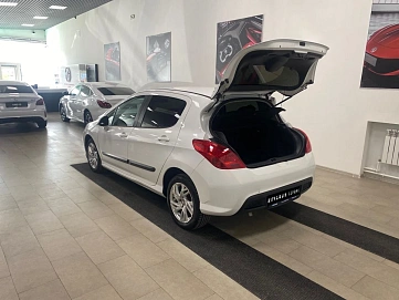 Peugeot 308, 2011г, передний привод, автомат