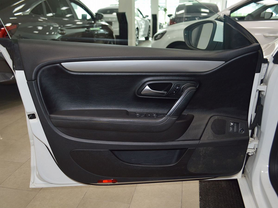 Volkswagen Passat CC, 2010г., передний привод, робот