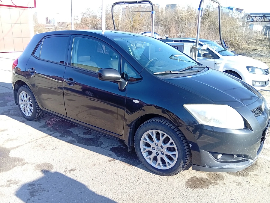 Toyota Auris, 2009г., передний привод, механика