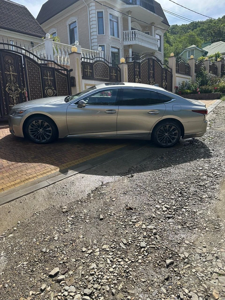 Lexus LS, 2018г., полный привод, автомат