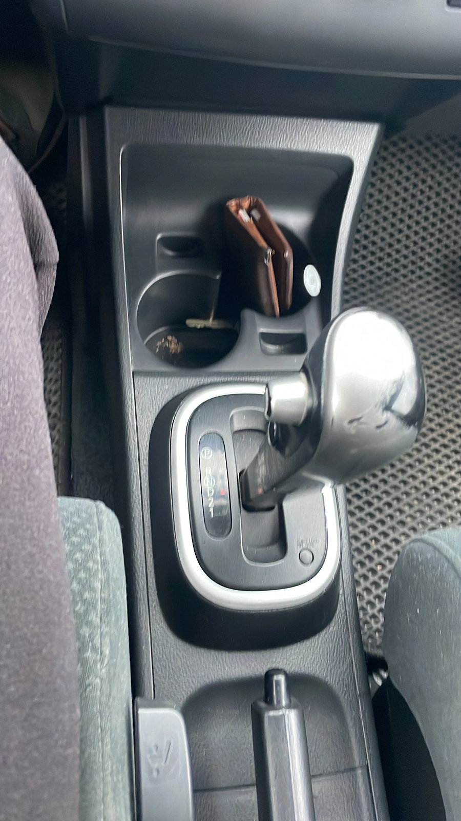 Nissan Tiida, 2010г., передний привод, автомат