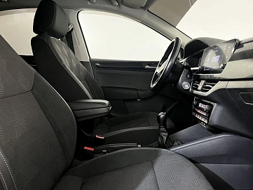 Volkswagen Polo, 2020г, передний привод, механика