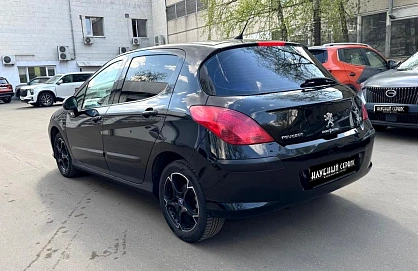 Peugeot 308, 2010г, передний привод, автомат