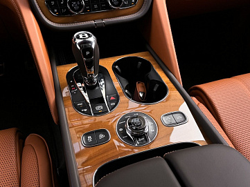 Bentley Bentayga, 2024г, полный привод, автомат