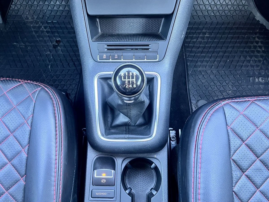 Volkswagen Tiguan, 2011г., передний привод, механика
