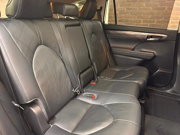 Toyota Highlander, 2021г, полный привод, автомат