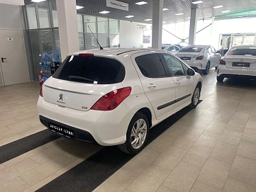 Peugeot 308, 2011г, передний привод, автомат
