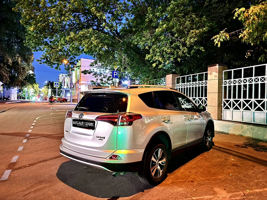 Toyota RAV4, 2017г., полный привод, вариатор
