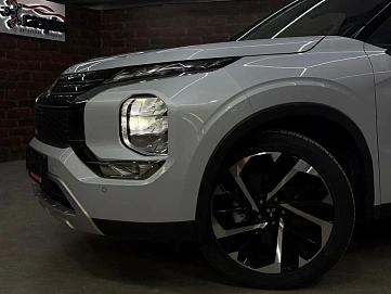 Mitsubishi Outlander, 2023г, передний привод, вариатор