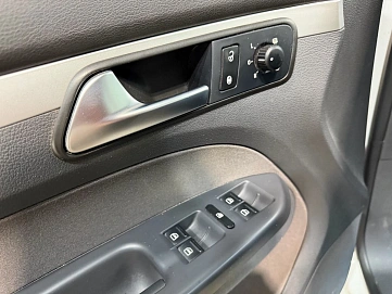 Volkswagen Touran, 2011г., передний привод, механика