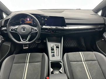Volkswagen Golf, 2022г., передний привод, робот
