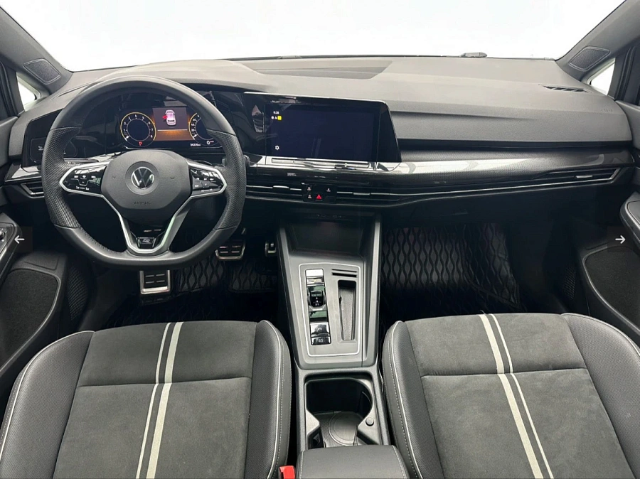 Volkswagen Golf, 2022г., передний привод, робот