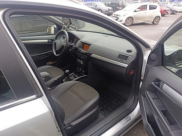 Opel Astra, 2014г, передний привод, механика