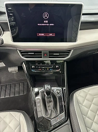 Volkswagen Tayron, 2022г, передний привод, робот