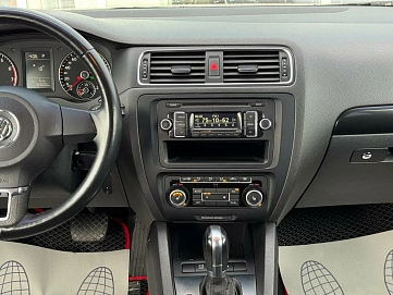 Volkswagen Jetta, 2012г, передний привод, автомат