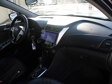 Hyundai Solaris, 2011г, передний привод, автомат