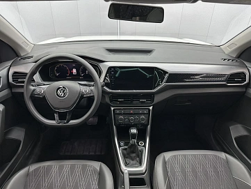 Volkswagen T-Roc, 2022г, передний привод, робот