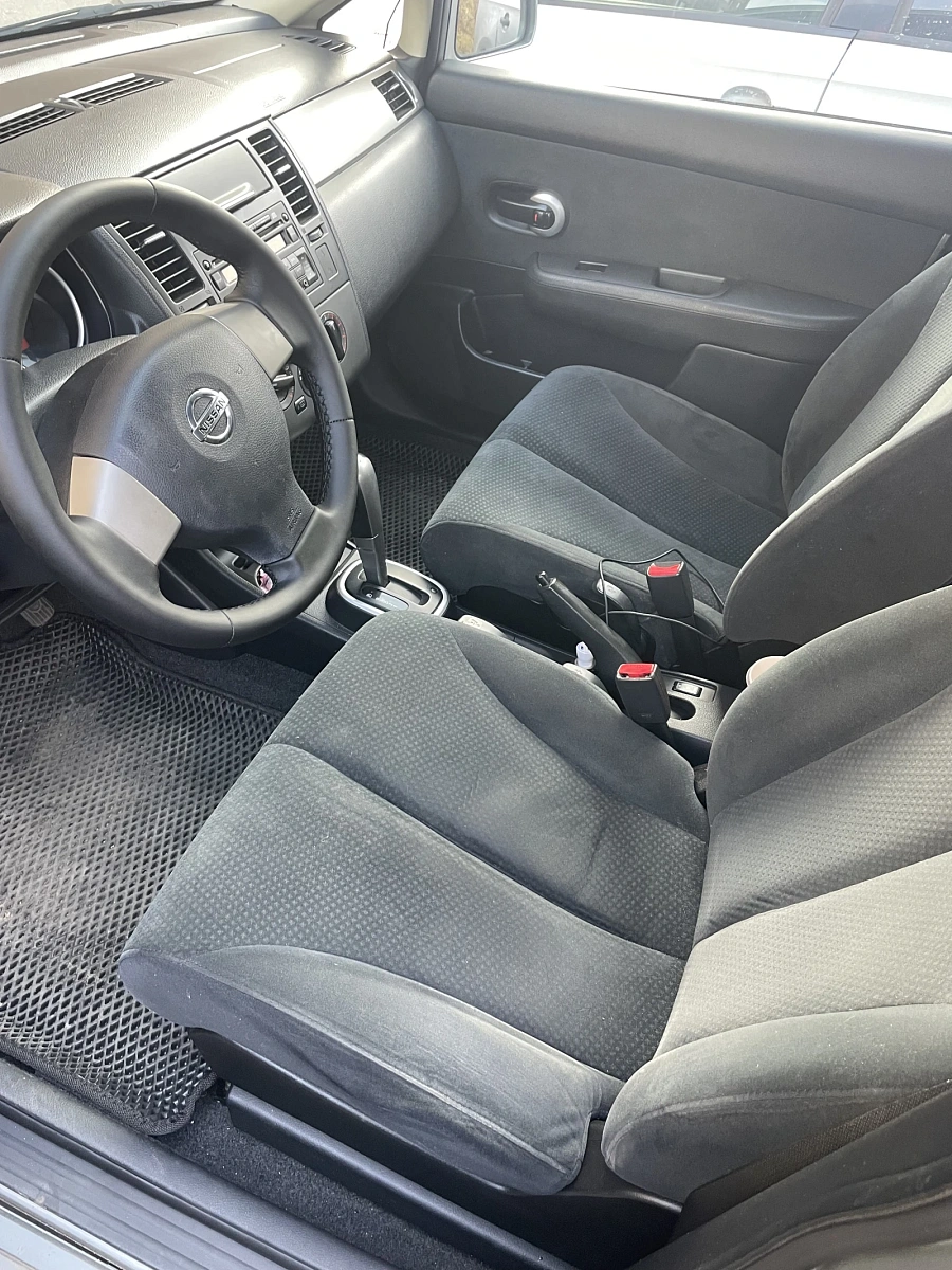 Nissan Tiida, 2010г., передний привод, автомат