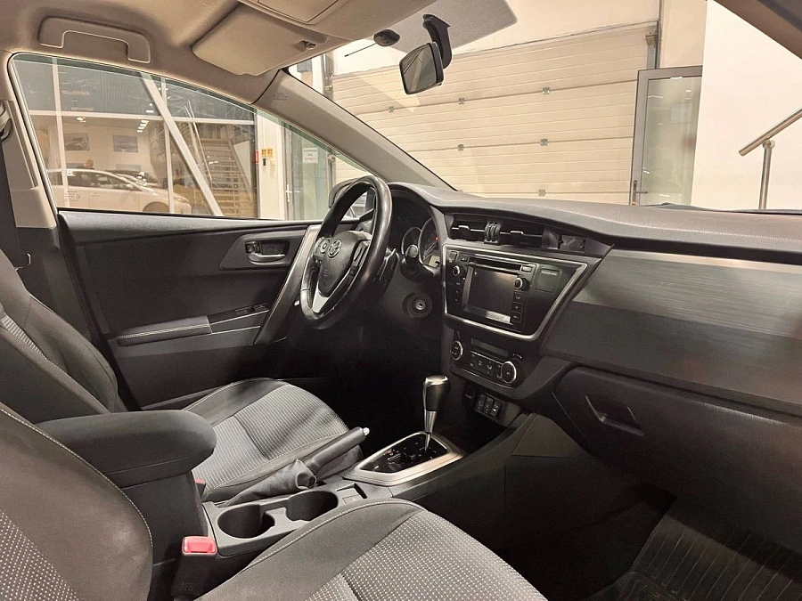 Toyota Auris, 2013г., передний привод, вариатор