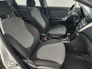 Hyundai Solaris, 2012г, передний привод, автомат