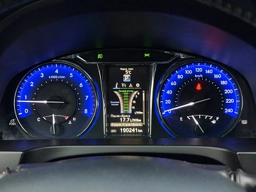 Toyota Camry, 2017г, передний привод, автомат