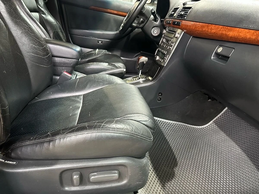 Toyota Avensis, 2004г., передний привод, автомат