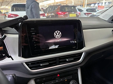 Volkswagen T-Roc, 2023г, передний привод, робот