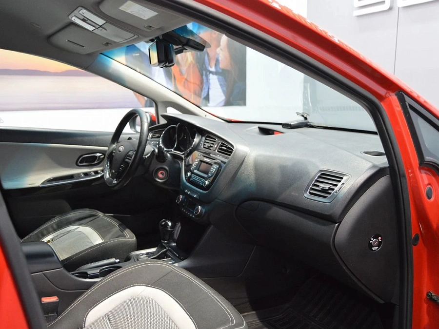 Kia Ceed, 2013г., передний привод, автомат