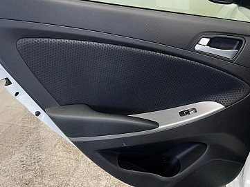 Hyundai Solaris, 2015г, передний привод, автомат