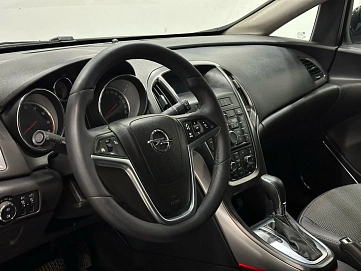 Opel Astra, 2011г, передний привод, автомат