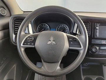 Mitsubishi Outlander, 2015г, передний привод, вариатор