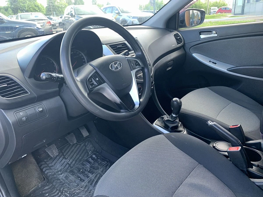Hyundai Solaris, 2013г., передний привод, механика