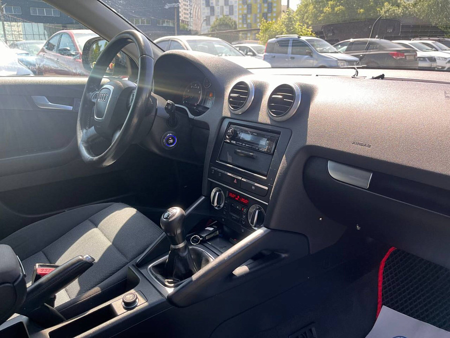 Audi A3, 2009г., передний привод, механика