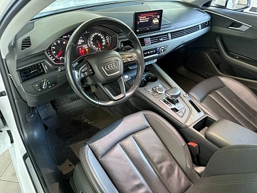 Audi A4, 2019г, передний привод, робот