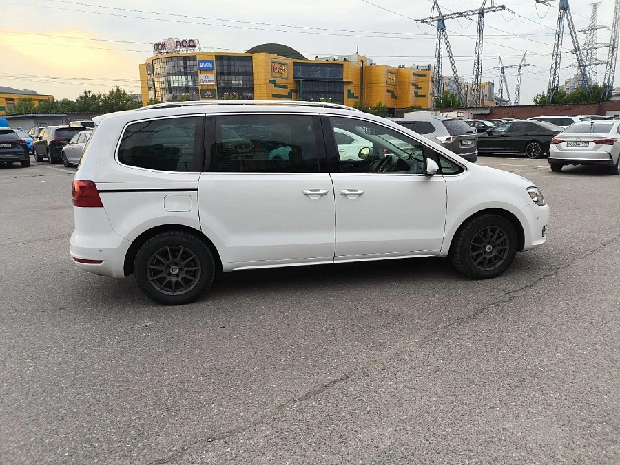 Volkswagen Sharan, 2014г., передний привод, робот