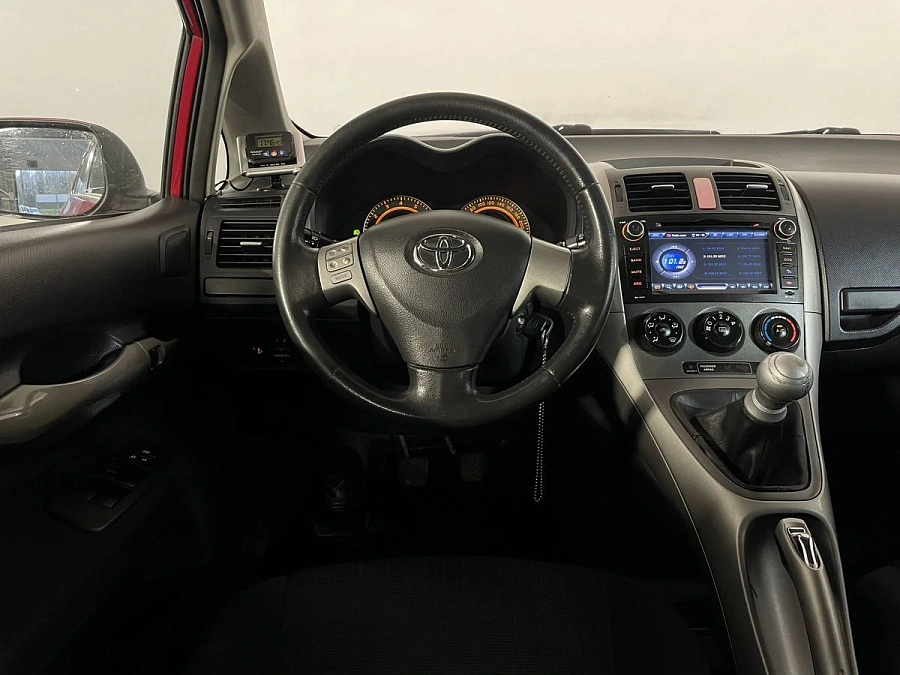 Toyota Auris, 2007г., передний привод, механика
