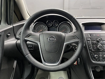 Opel Astra, 2011г, передний привод, механика